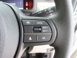 Hondaセンシングの機能のひとつ、アダプティブクルーズコントロール付!アクセルから足を離しても設定したスピードと前車との車間を保ち走行してくれます!車線維持もアシスト☆高速道路で疲労軽減ですね☆