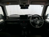 見通しのよいすっきりとした視界で、誰でも運転しやすいです。運転のしやすさは疲れにくさにも繋がりますよ♪