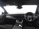 Audiのインテリアはエクステリア同様、優れたデザイン性とクオリティ、そして機能性を兼ね備えております。