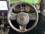 インテリアに合わせたデザインのステアリングは、運転される方のことも考え、運転しやすい形状、大きさです。是非一度、実際に触ってお確かめください。
