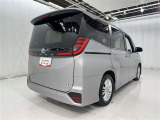 広々とした車内空間に優れた燃費性能。更にデザインも上質で人気のお車です!