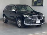 ブラックサファイアに映えるオイスターヴァーネスカレザー。上質なインテリアと快適装備を備えたX1 xDrive20i xLineです。