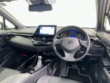 運転席まわりです。 各操作スイッチは使いやすい位置に配置されてます。