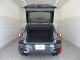 電動トランクゲート完備。キックの動作で開閉が可能です。