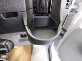 運転席の近くにドリンクホルダーがあるのでとても便利です。