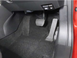 【アクセルブレーキ】オルガン式ペダルを採用!