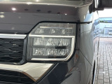 LEDヘッドライトは、点灯の瞬間から最大光量を発揮し、突然暗くなるトンネルなどでの安定感を高めます。