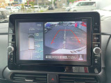 車を真上から見ているように、周囲の状況を把握しながら安心して駐車が行えるアラウンドビューモニター装備!
