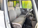 運転席シート廻りは使用感も少なく、良好な状態となっています。前オーナー様が丁寧に使っていたことがよくわかりますね。