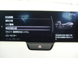 こちらのお車には先進安全装備が多数搭載されています。衝突被害を回避あるいは軽減するためのブレーキや、後方死角からの接近警報、車線逸脱を防止する警報装置など、詳しくはスタッフまでお尋ねください。