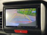 【バックカメラ】駐車時に後方がリアルタイム映像で確認できます。大型商業施設や立体駐車場での駐車時や、夜間のバック時に大活躍!運転スキルに関わらず、今や必須となった装備のひとつです!