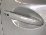 キーをポケットに入れたままでもドアのロック&アンロックができ、雨の日や、荷物の多い日に大活躍!