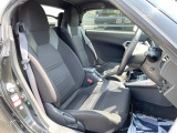 運転席シート廻りは使用感も少なく、良好な状態となっています。前オーナー様が丁寧に使っていたことがよくわかりますね。
