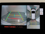 パノラミックビューモニター付きです。車両を上から見たような映像をモニター画面に表示。運転席からの目視では見にくい、車両周辺の状況をリアルタイムでしっかり確認できます。