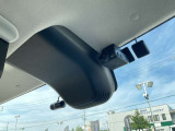 【日産オリジナルドライブレコーダー(フロント+室内)】車室内カメラで車内および車側面を撮影。走行中の幅寄せ対策や後方撮影にも対応しております。