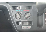 エアコンはダイヤル式でポジションや風量も誰でも簡単に調節できます♪