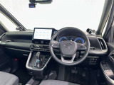 運転席まわりです。 各操作スイッチは使いやすい位置に配置されてます。