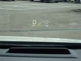 カラーヘッドアップディスプレイ付き。少ない視線移動で情報を確認できるので、運転の疲労軽減に繋がりますよ♪