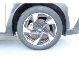 タイヤサイズは225/55R18 純正アルミホイール装着です!