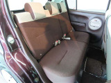 ファブリックで包み込んだベーシックなシートです。通気性が良くて蒸れにくい上に、保温性も高いので冬場でも冷えを感じにくいです♪