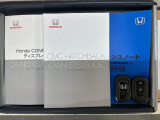 スマートキーは鍵をバッグに入れたままでもドアロックの開閉やエンジンのON・OFFができます。夜間や雨の日も鍵を探さなくて良いので便利です。