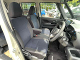 運転席は広々!