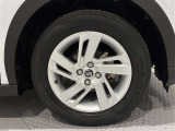 タイヤサイズは(195/65R16)で純正アルミホイールです。