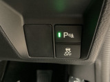 【パーキングセンサー】駐車や出庫時にクルマの前後の障害を検知し、音とディスプレイでお知らせします。