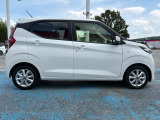 【VDC】運転操作やクルマの速度を検知して、ブレーキやエンジン出力の制御を 自動的に行い、滑りやすい路面やカーブを曲がるときや障害物を回避するときにクルマ の横滑りを軽減し、運転に安心感を与えます。