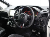 運転席廻りです。