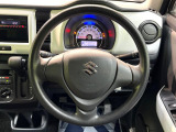 インテリアに合わせたデザインのステアリングは、運転される方のことも考え、運転しやすい形状、大きさです。是非一度、実際に触ってお確かめください。