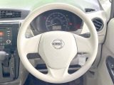 インテリアに合わせたデザインのステアリングは、運転される方のことも考え、運転しやすい形状、大きさです。是非一度、実際に触ってお確かめください。