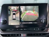 アラウンドビューモニターは、車両の周囲を360度見渡せるカメラシステムです。駐車時の死角をなくし、安全な運転をサポートします。駐車時の死角をなくして、安心・安全な運転を実現できます。