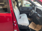 運転席シートリフター(ラチェット式)で、座面の高さも上下に動き、体格にあわせて調整ができます。