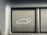 【パワーバックドア】スマートキーや運転席のボタンを押すだけでリアゲートが自動で開閉します!荷物を持っている時や、高い位置にあるバックドアを閉める際に便利な機能です♪