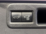 【パワーバックドア】スマートキーや運転席のボタンを押すだけでリアゲートが自動で開閉します!荷物を持っている時や、高い位置にあるバックドアを閉める際に便利な機能です♪