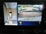 ■アラウンドビューモニター搭載。車体を4方向のカメラで「上から見下ろしたような映像」を映します。車庫入れが苦手な方も映像サポートでラクラク駐車できます。