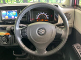 インテリアに合わせたデザインのステアリングは、運転される方のことも考え、運転しやすい形状、大きさです。是非一度、実際に触ってお確かめください。