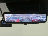 車両後方の視界をクリアに映し出す「デジタルインナーミラー」搭載です。