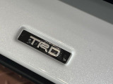 【TRDエアロ】人気のTRDエアロを装備!クルマの外観がよりスタイリッシュになり、街中で存在感あふれる1台に♪将来買い替える時にもリセールに影響しやすく、価値ある人気の装備です!