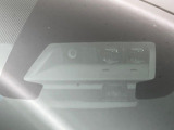 【トヨタセーフティセンス】走行中に前方の車両等を認識し、衝突しそうな時は警報とブレーキで衝突回避と被害軽減をアシスト。より安全にドライブをお楽しみいただけます。