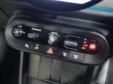 エンジン始動、シフトボタンはトグルスイッチ式になります。ドライビングモードを切り替えるMINI エクスペリエンスモードも付いており、運転を盛り上げます。
