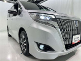 フォグランプ装着車です。暗い夜道の車両前方を明るく照らします