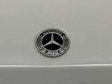 メルセデス・ベンツ「認定中古車」は、メルセデス・ベンツ日本株式会社が認定する中古車保証制度が適用される中古車です。これは正規販売店のみの特典です。