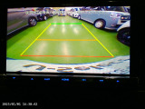 バックカメラの画像です。ガイドラインがスムースな車庫入れをサポートいたします。車庫入れの安心感がアップしますね。