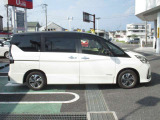 プライバシーガラス付き!同乗者のプライバシー保護、日光を遮断し日焼けの防止、エアコンの冷却効果を高める効果があります!