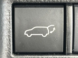 【パワーバックドア】スマートキーや運転席のボタンを押すだけでリアゲートが自動で開閉します!荷物を持っている時や、高い位置にあるバックドアを閉める際に便利な機能です♪