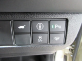パーキングセンサーや横滑りを防ぐVSA等のスイッチ類は運転席の右側、手の届きやすい位置にあります。