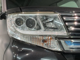 LEDヘッドライトは、点灯の瞬間から最大光量を発揮し、突然暗くなるトンネルなどでの安定感を高めます。