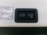 パワーバックドア機能付きです。高さや重さでバックドアの開閉って意外と大変ですが、電動で楽々です!